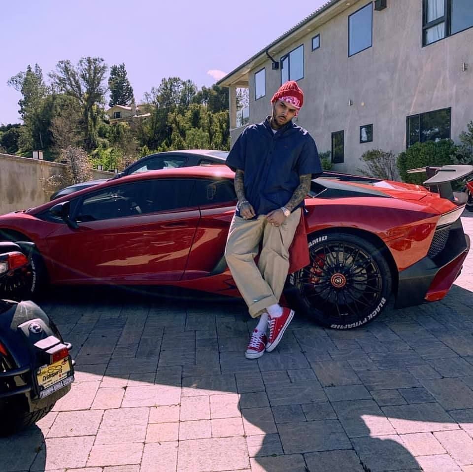 How tall is Chris Brown?